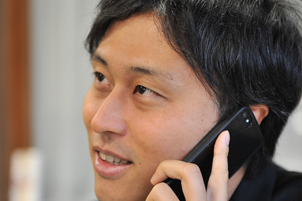 男性従業員画像