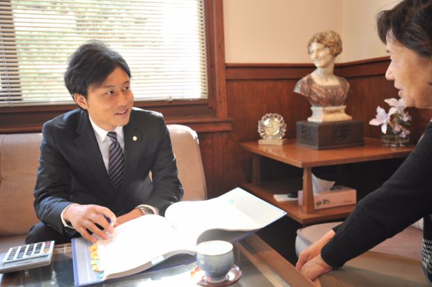 男性従業員画像